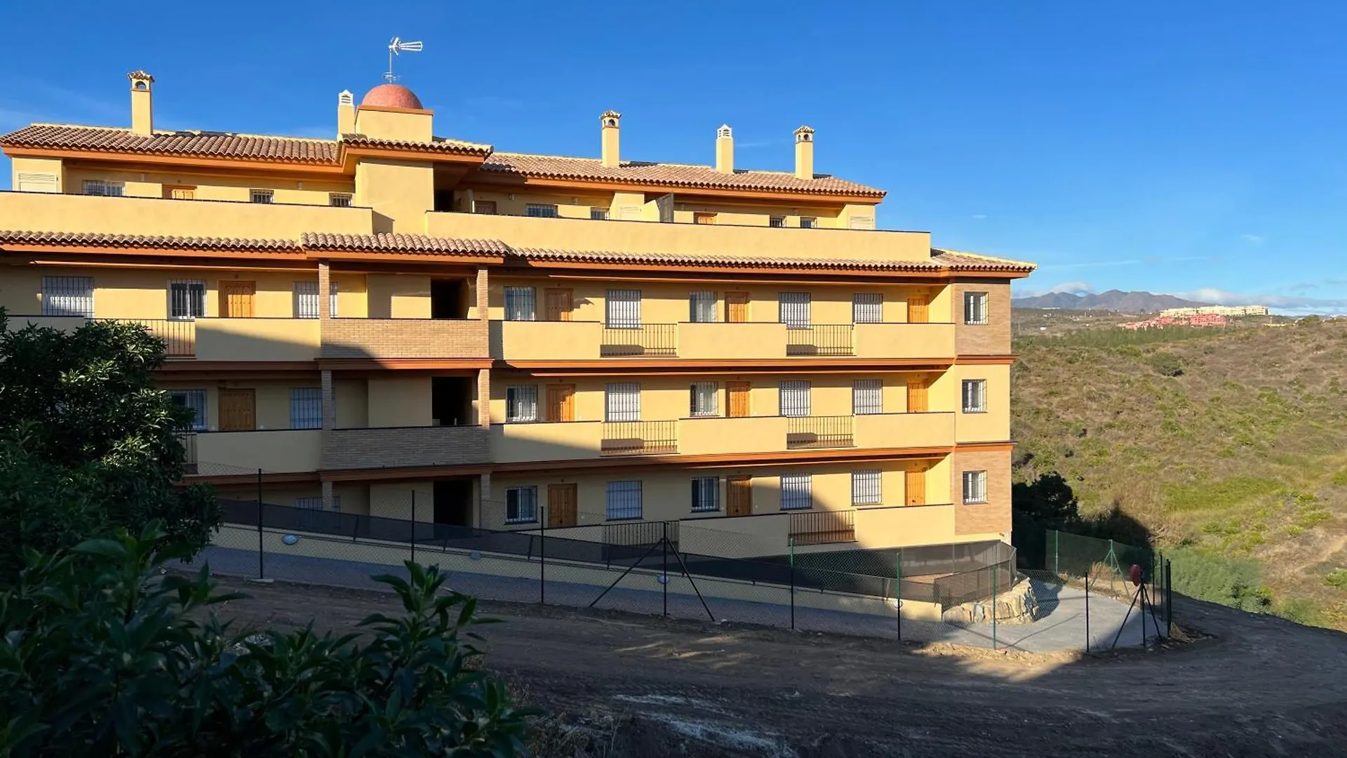 Luxe Zee- En Bergappartement El Faro Apartment
